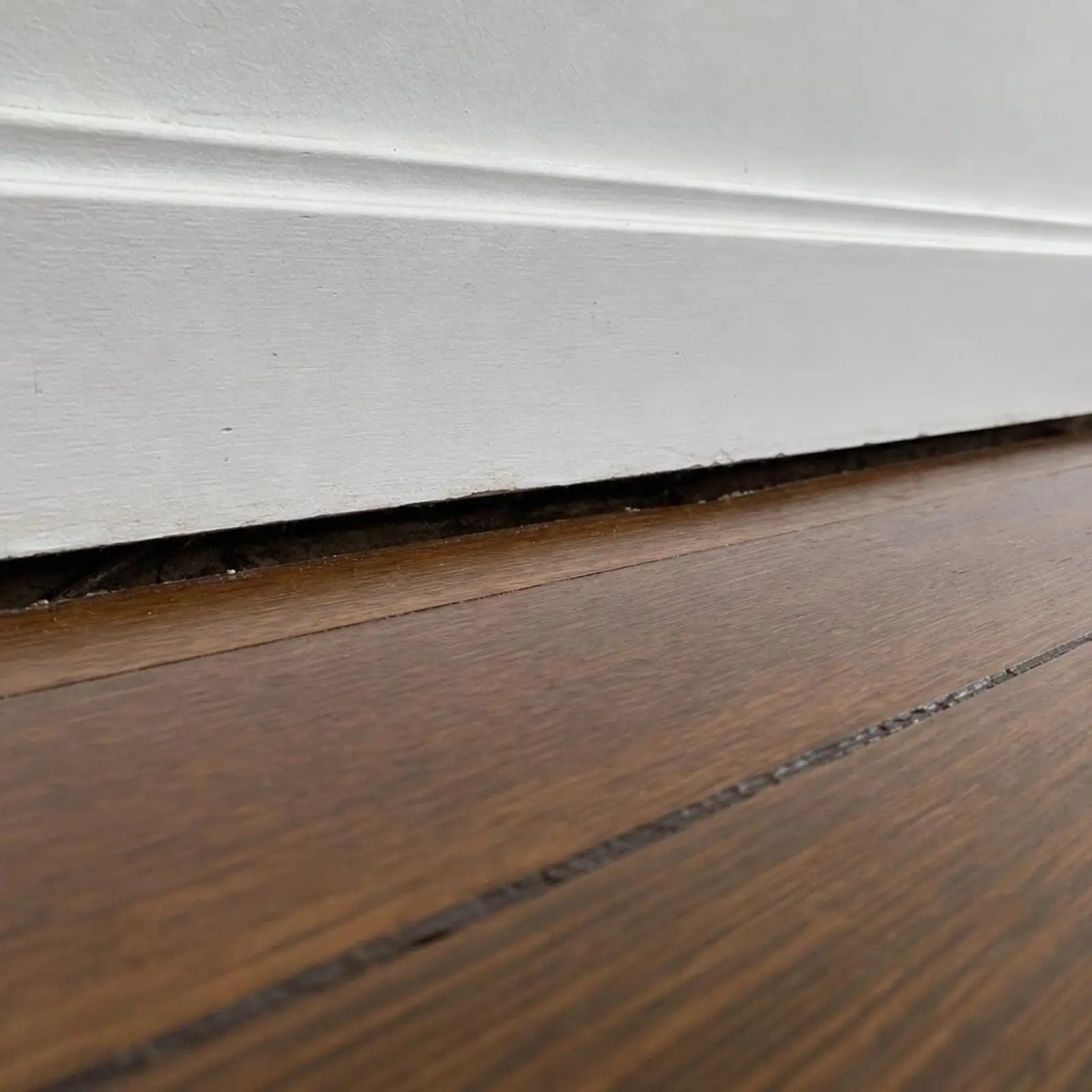 Gap between a skirting board and the floorboards beside it